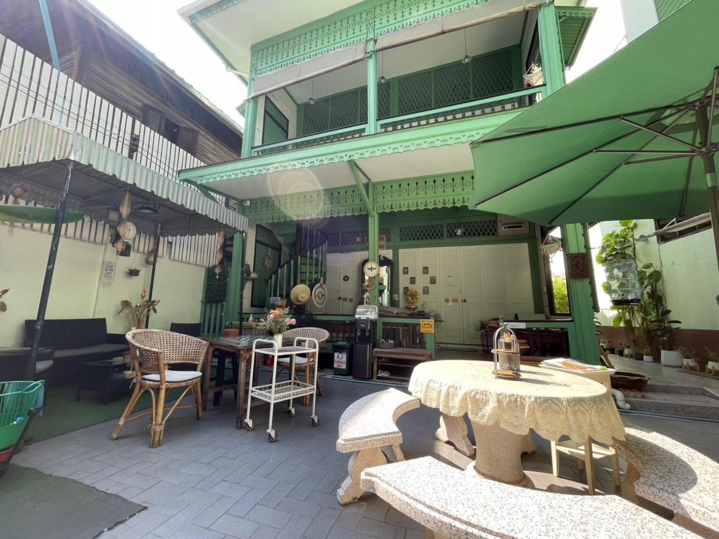 Teak House 2*