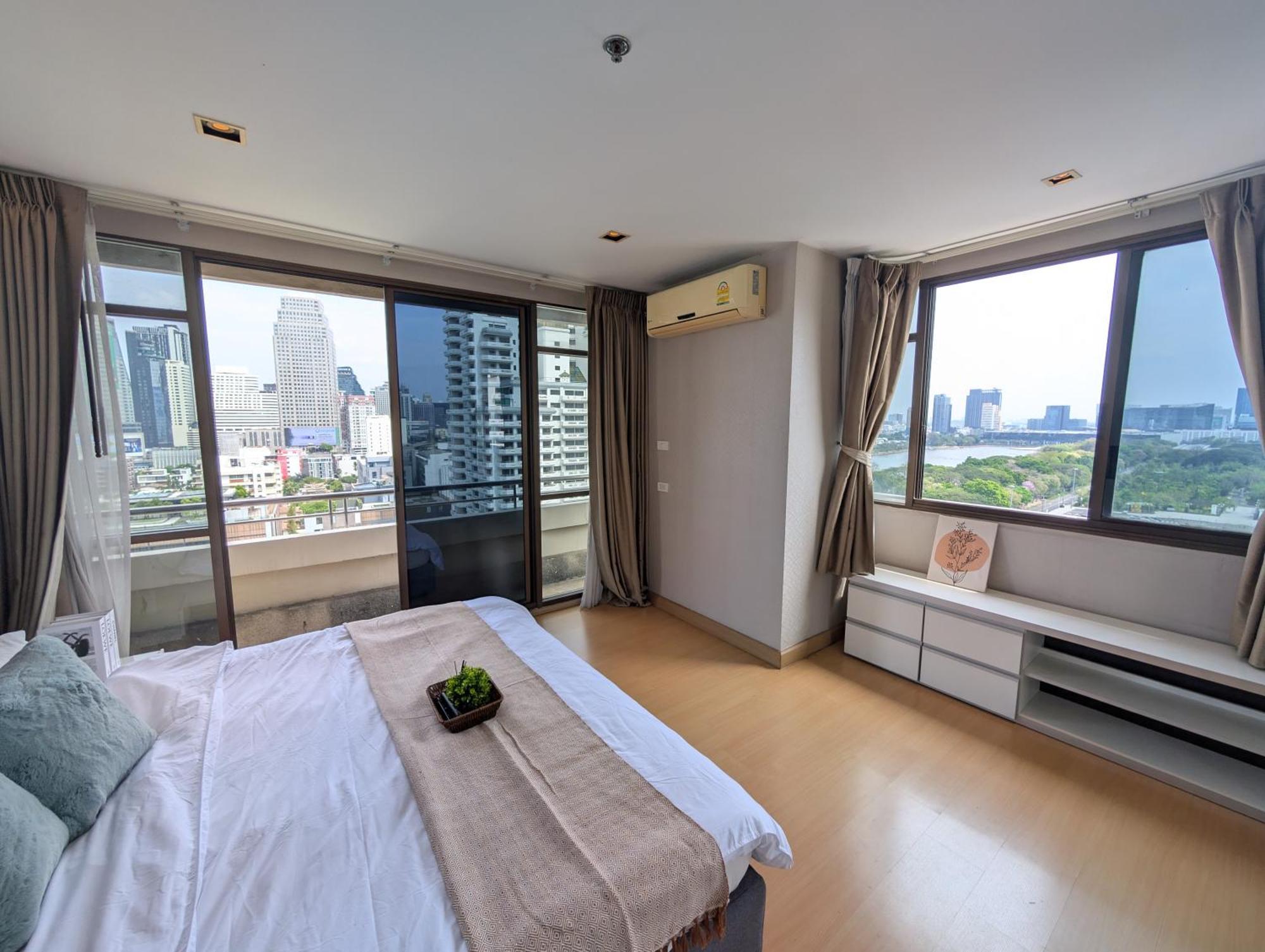 High Floor Great View 2br 2ba 3 Mins To Nana Bts Apartment *