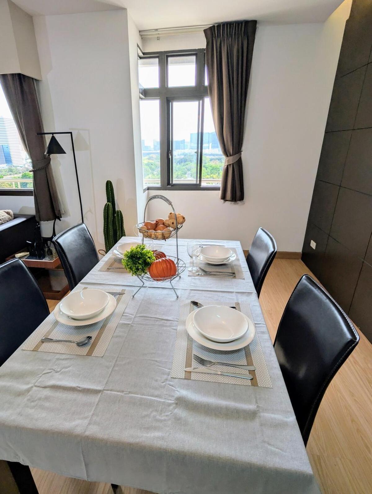 High Floor Great View 2br 2ba 3 Mins To Nana Bts Apartment *