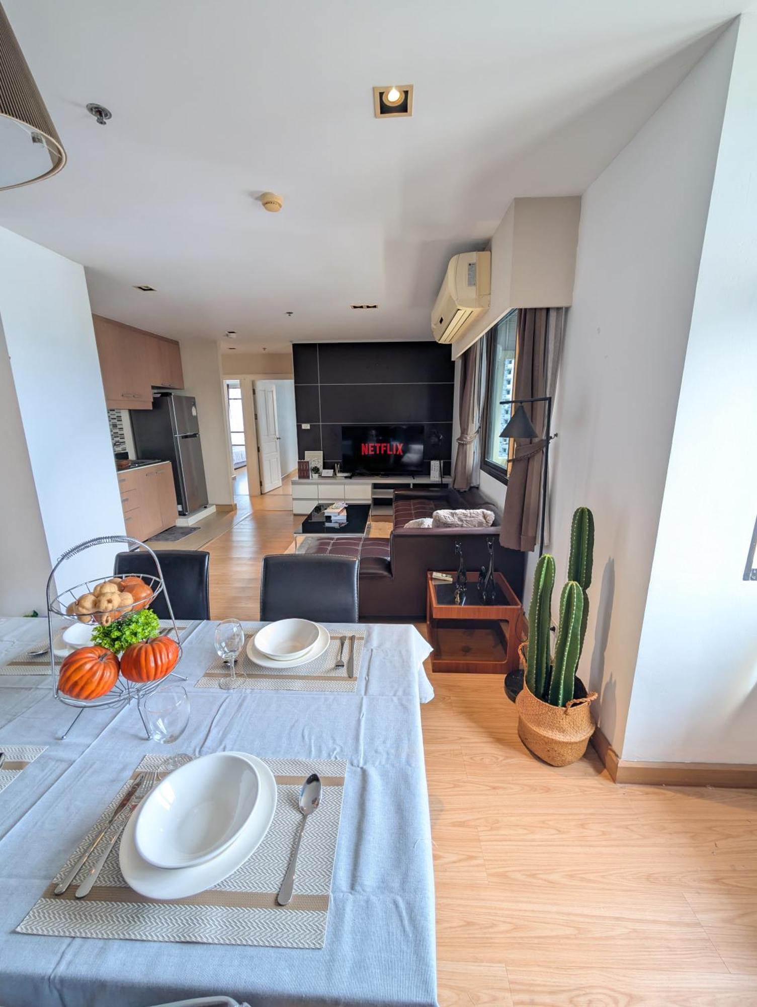High Floor Great View 2br 2ba 3 Mins To Nana Bts Bangkok