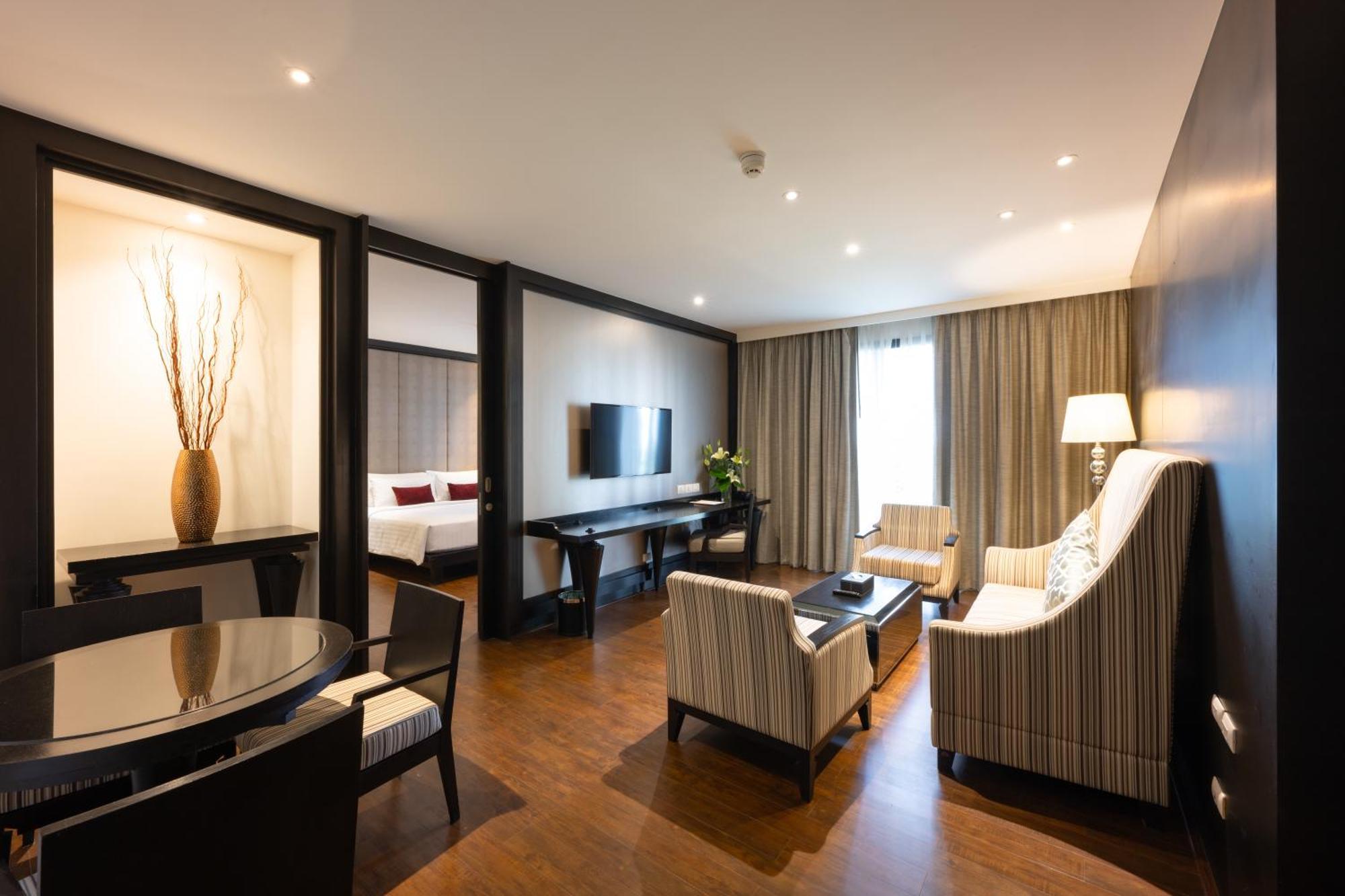 Mövenpick Sukhumvit 15 - Sha Extra Certified Bangkok