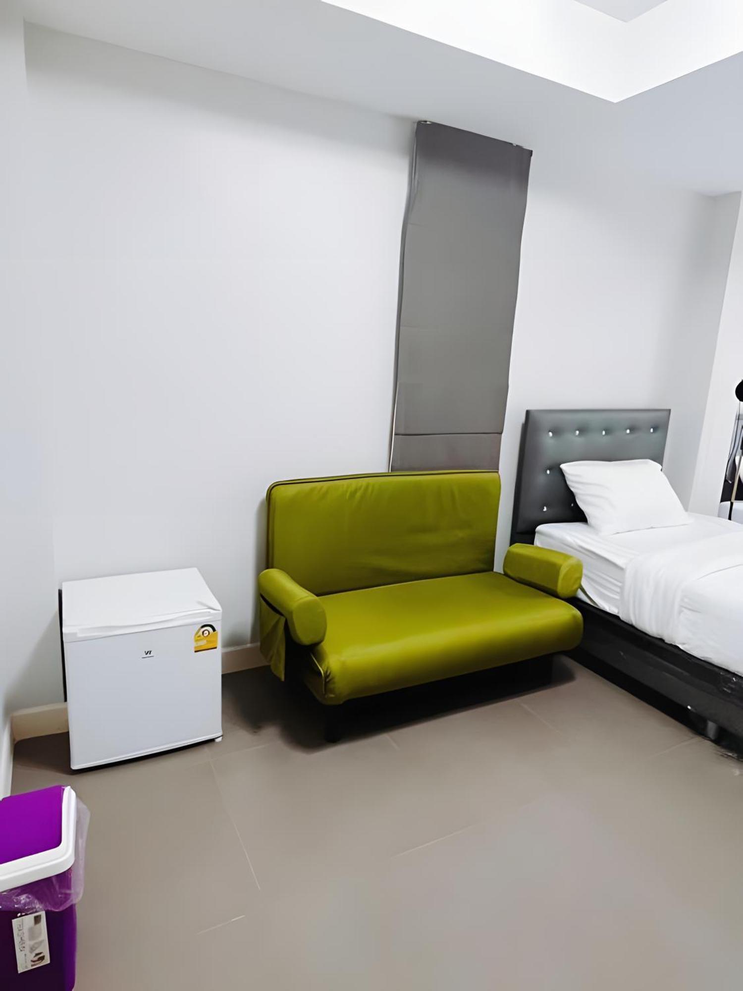Mitr The Grand Palace - Mrt Samyot Station Apartment *