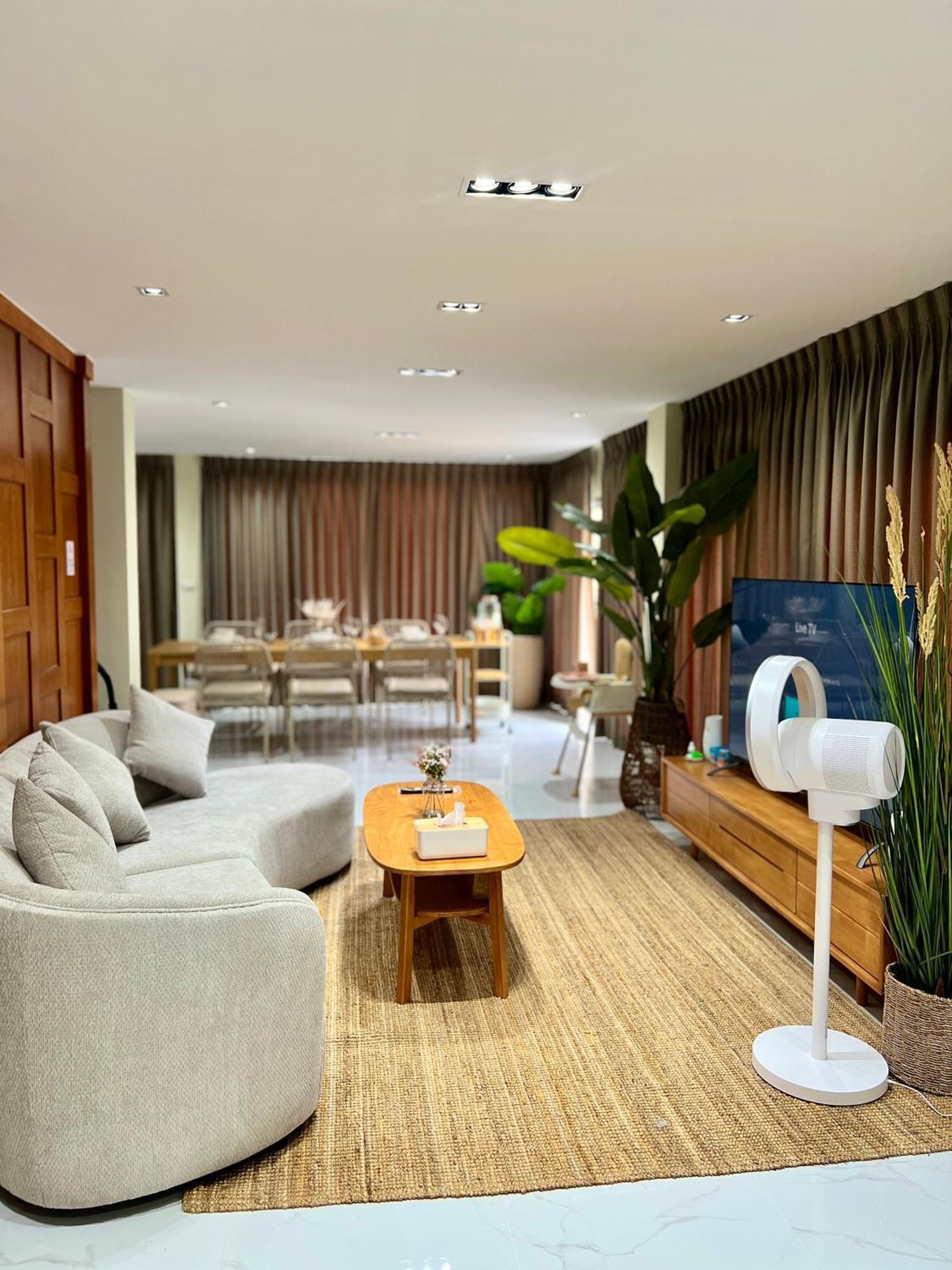 Deluxe Pool 5 Punnawithi Bts Pousada