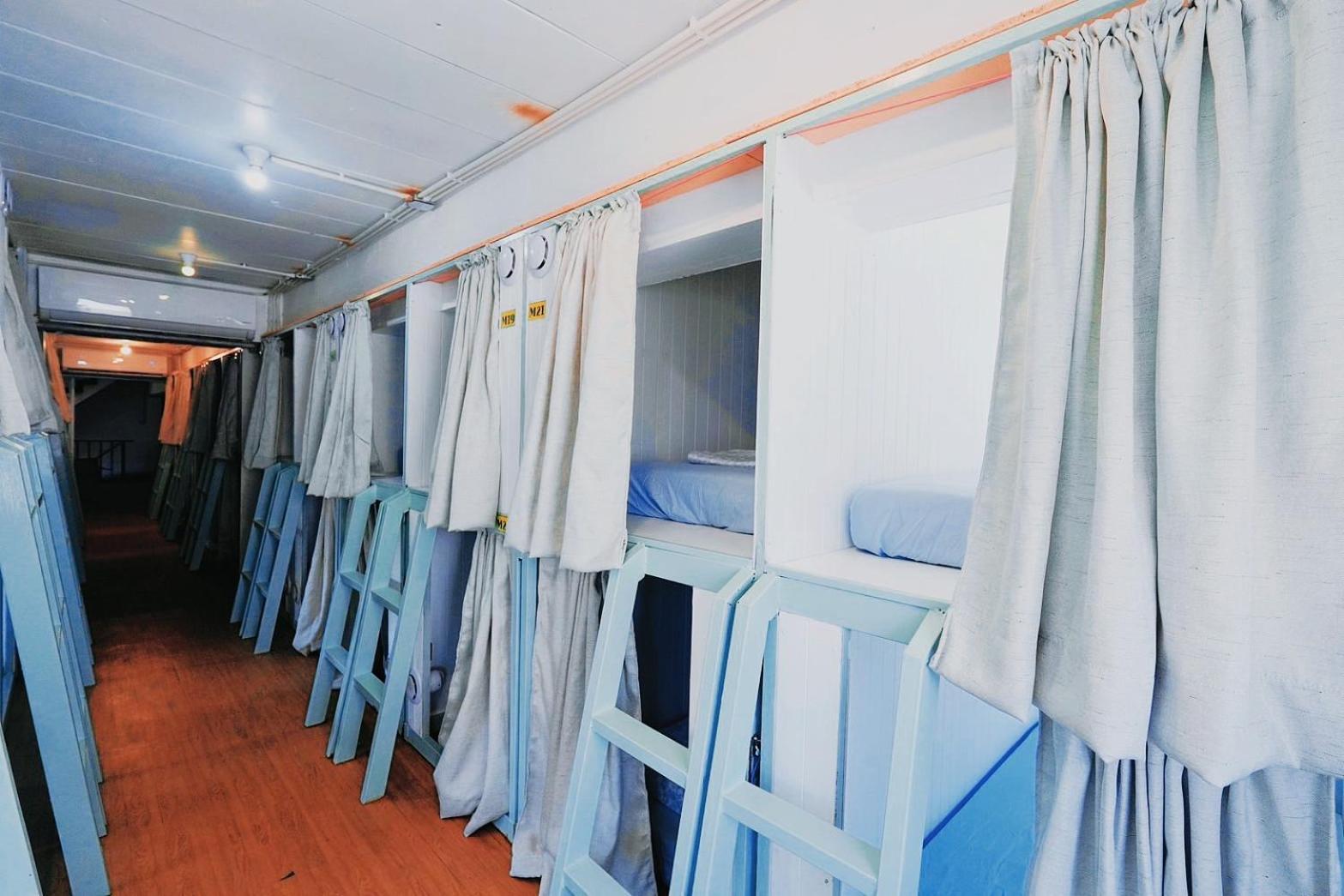 - Easy Monday Near Khaosan Capsule hotel Bangkok