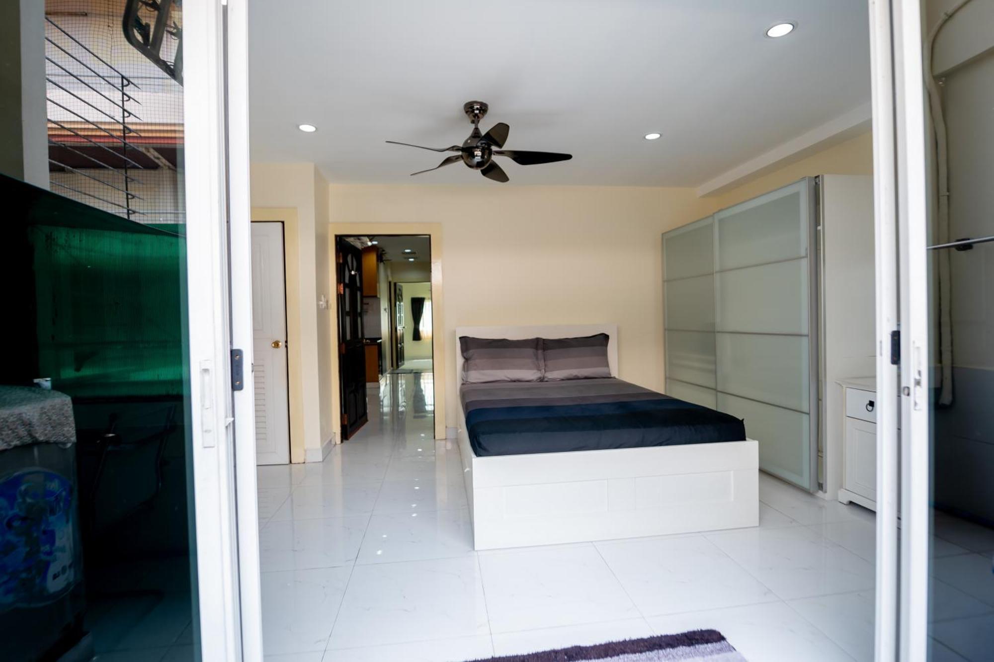 New 3 Bedroom Duplex - Bts Phra Khanong *