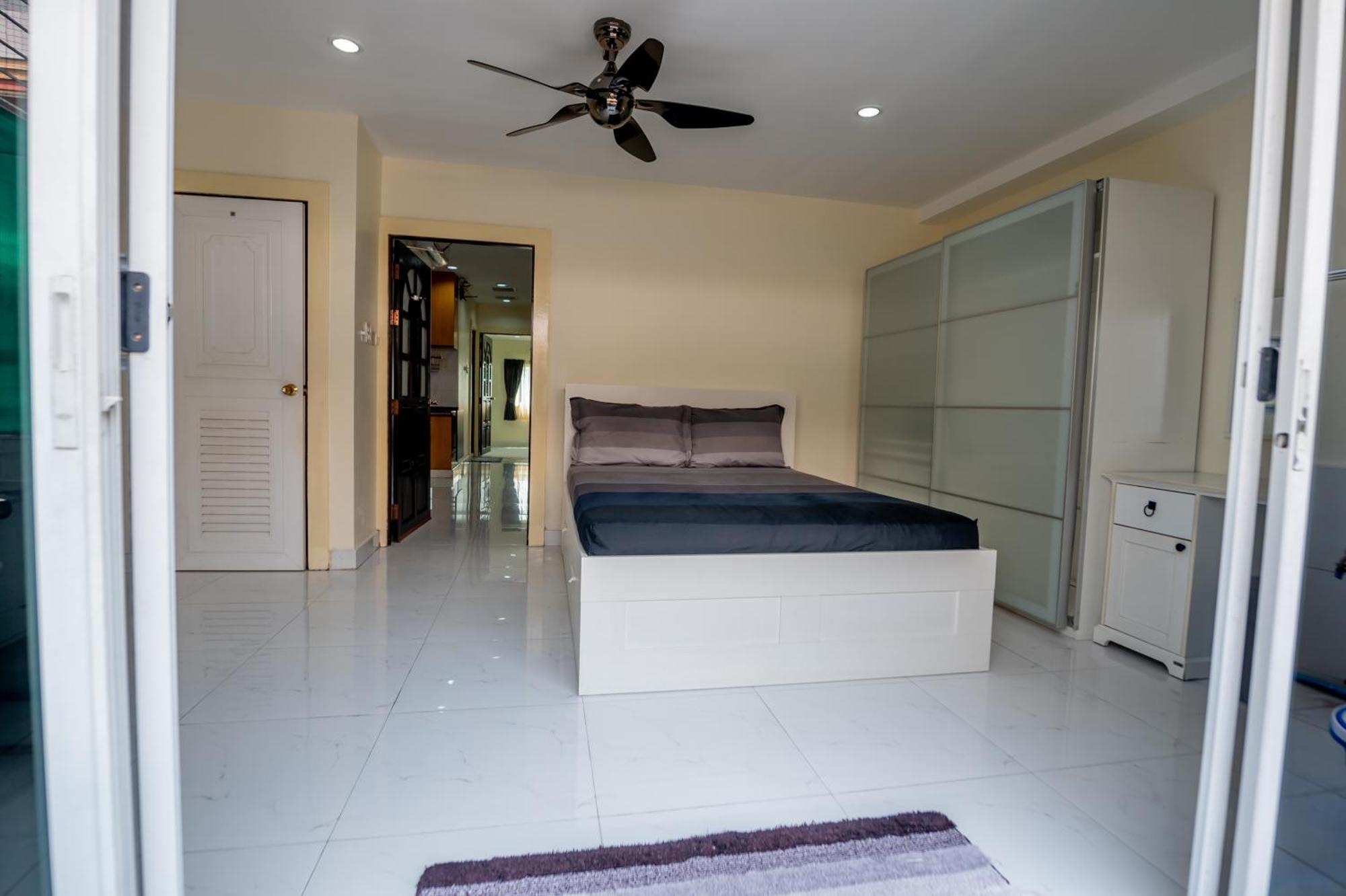 New 3 Bedroom Duplex - Bts Phra Khanong Bangkok