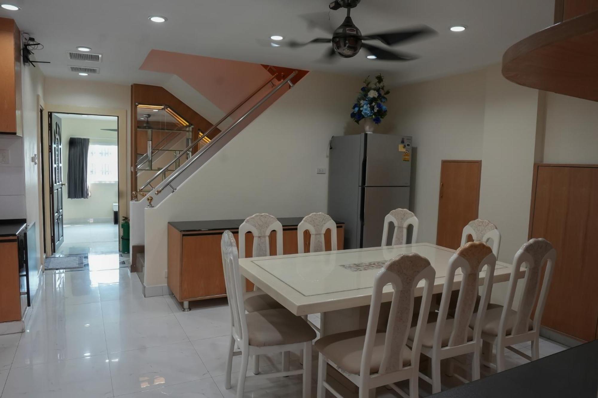 New 3 Bedroom Duplex - Bts Phra Khanong Apartment