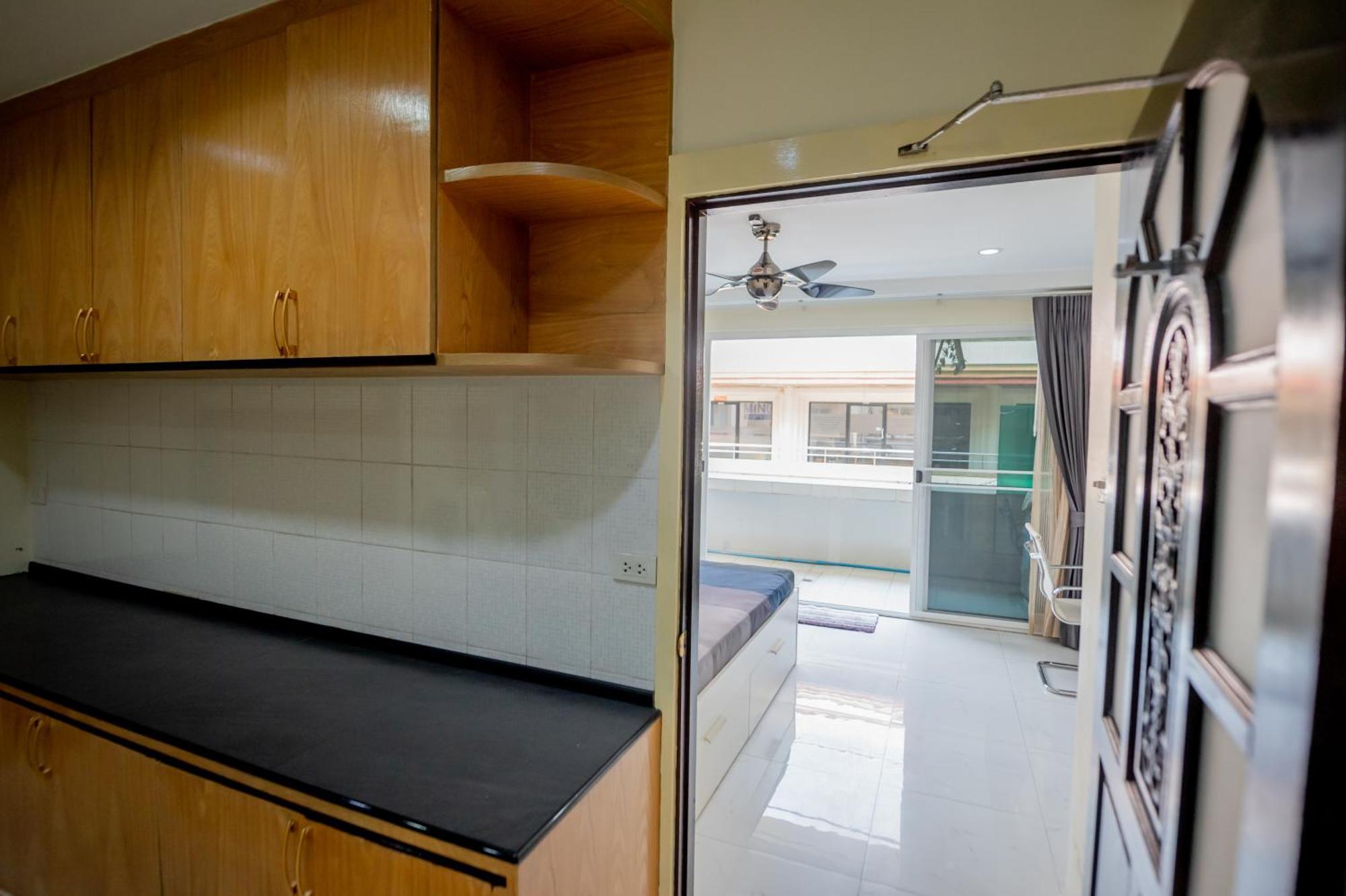 New 3 Bedroom Duplex - Bts Phra Khanong Apartment *