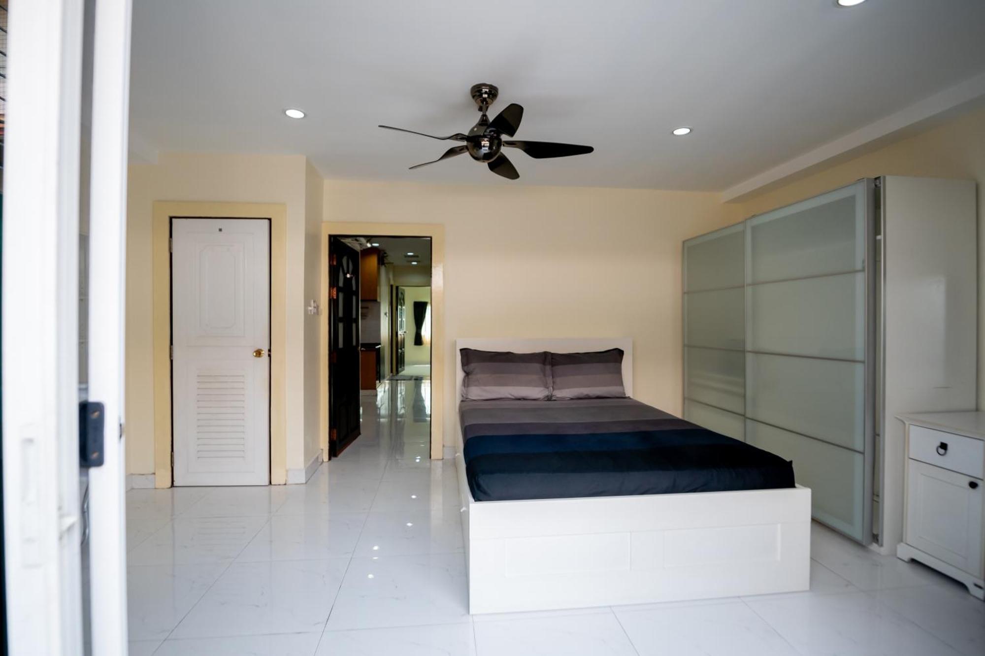 New 3 Bedroom Duplex - Bts Phra Khanong Apartment Bangkok