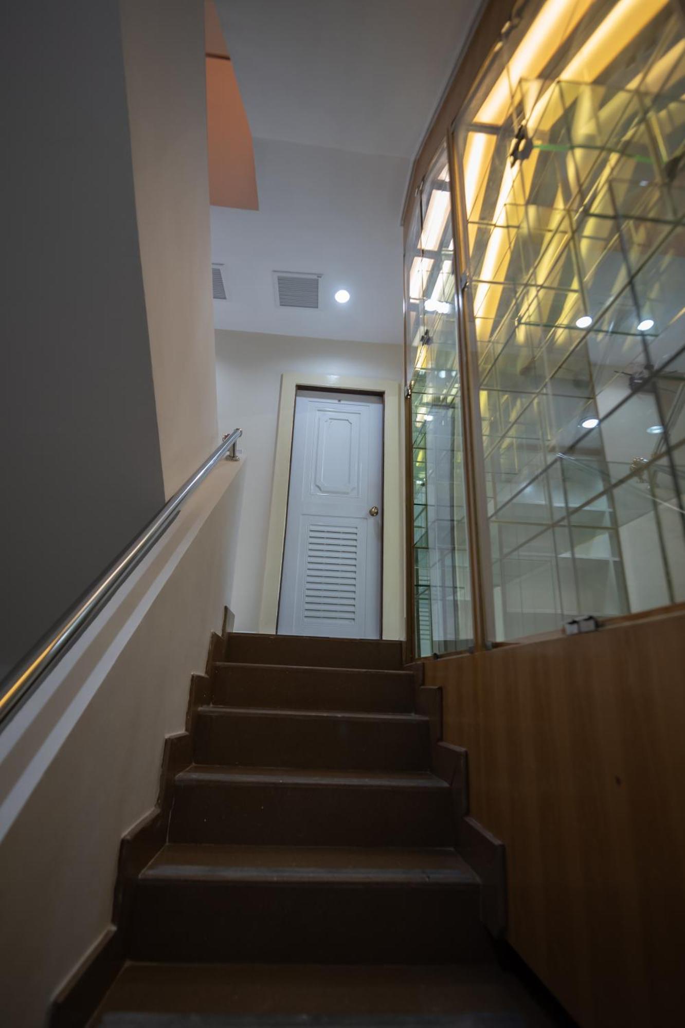 New 3 Bedroom Duplex - Bts Phra Khanong Apartment
