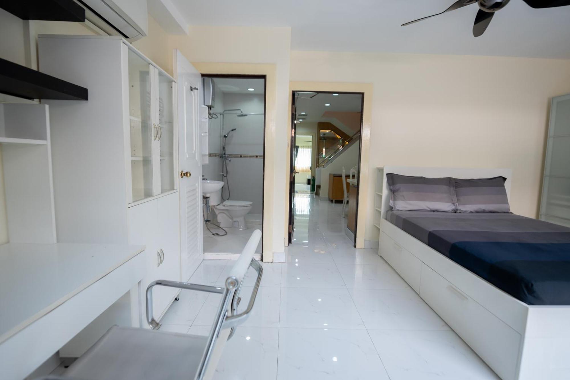 Apartment New 3 Bedroom Duplex - Bts Phra Khanong Bangkok