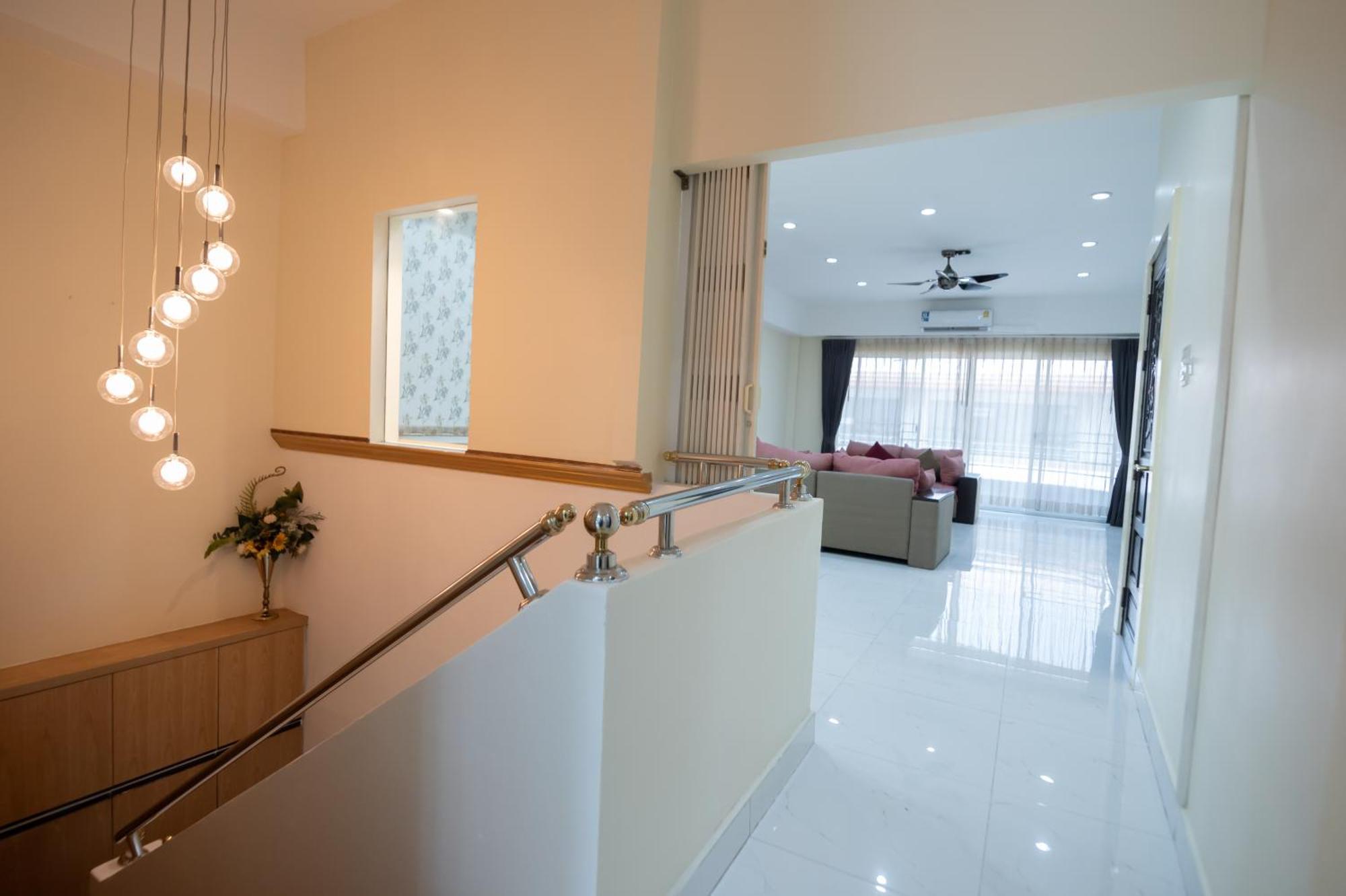 New 3 Bedroom Duplex - Bts Phra Khanong * Bangkok