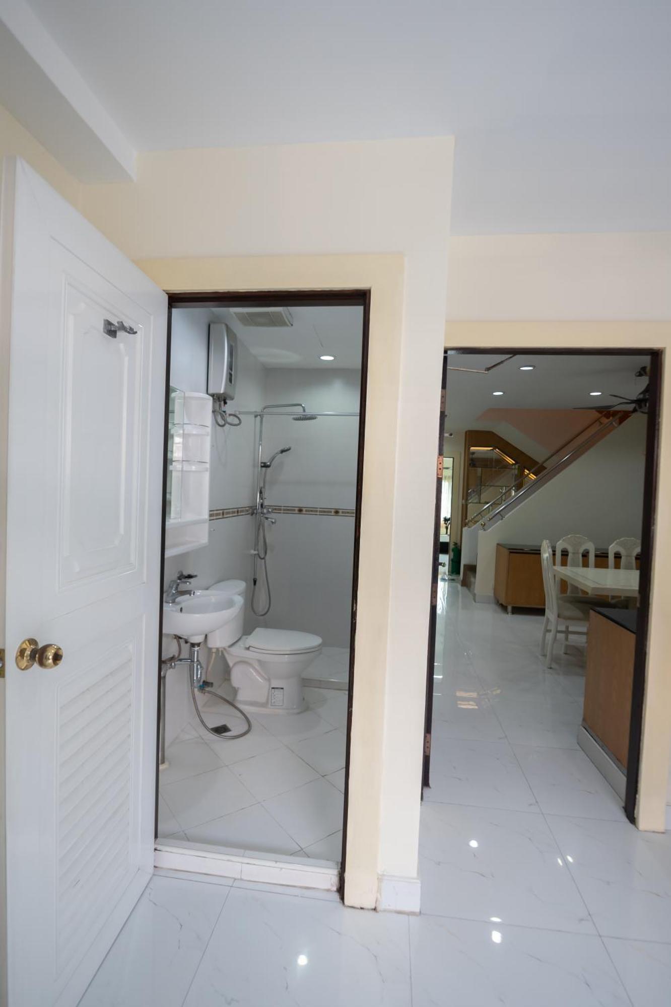 New 3 Bedroom Duplex - Bts Phra Khanong Apartment *