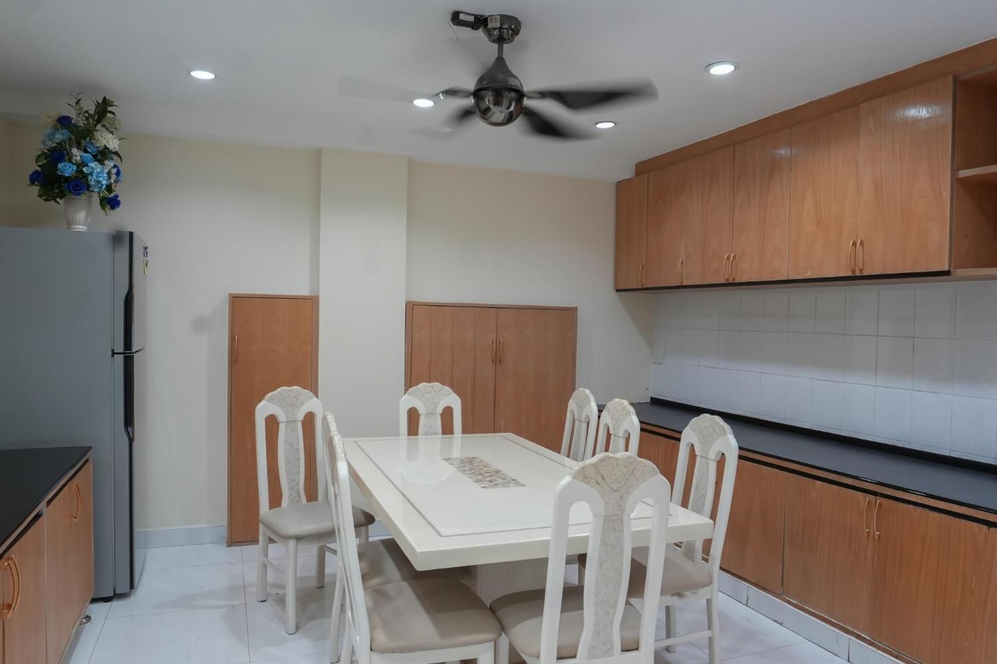 New 3 Bedroom Duplex - Bts Phra Khanong Apartment Bangkok