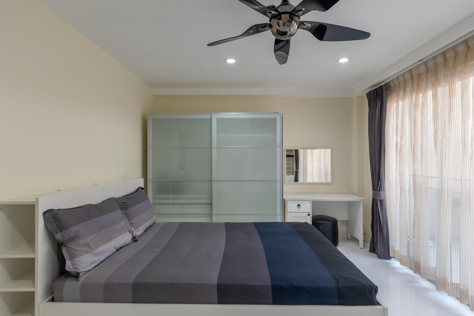 New 3 Bedroom Duplex - Bts Phra Khanong Apartment