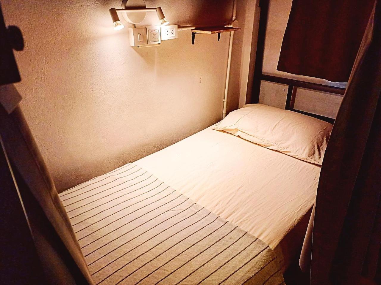 Amsterdamned Hostel