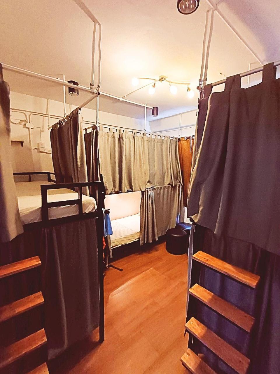 Amsterdamned Hostel *