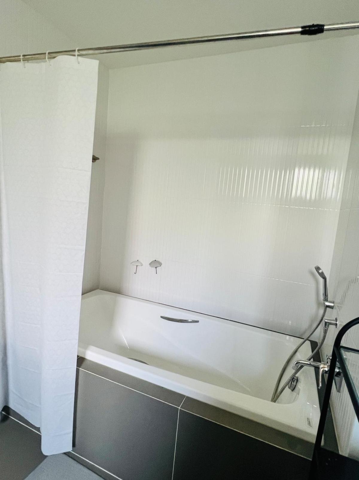 Holiday home Stylish2bd Pool&gym Near Airport