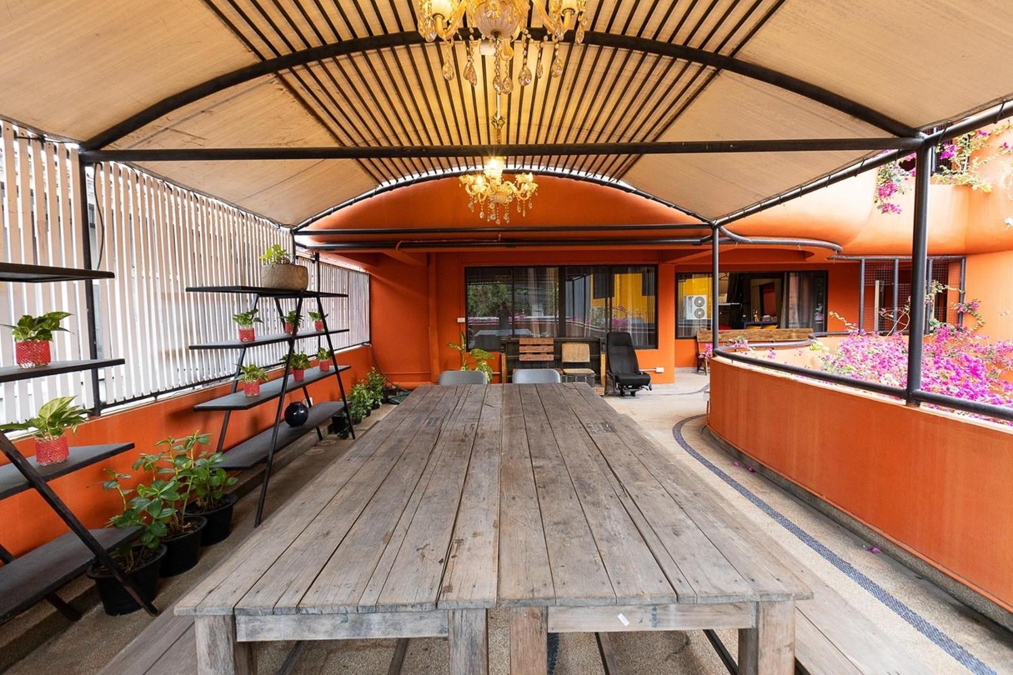Orange Albergue