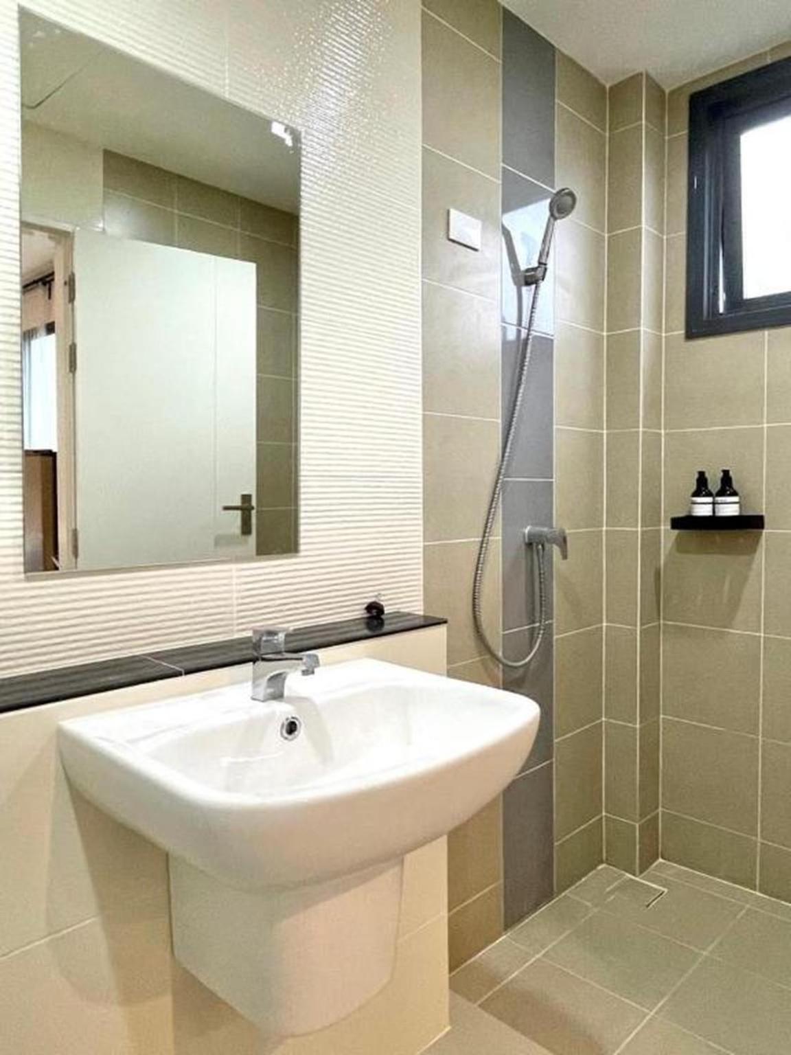 Stylish2bd Pool&gym Near Airport Holiday home *
