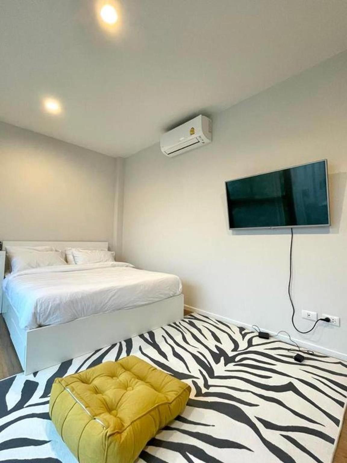 Stylish2bd Pool&gym Near Airport Holiday home