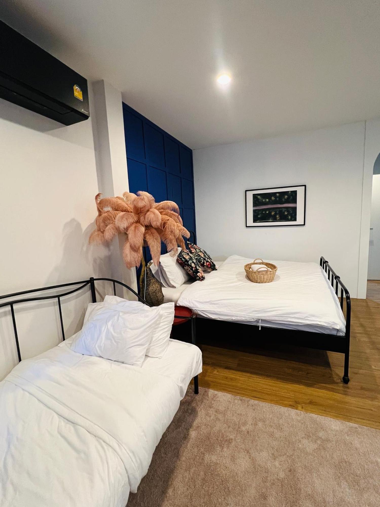 Stylish2bd Pool&gym Near Airport Holiday home