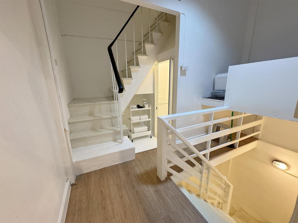 Entire House With 2 Bedrooms In Centre-siam Square-chinatown Apartment *