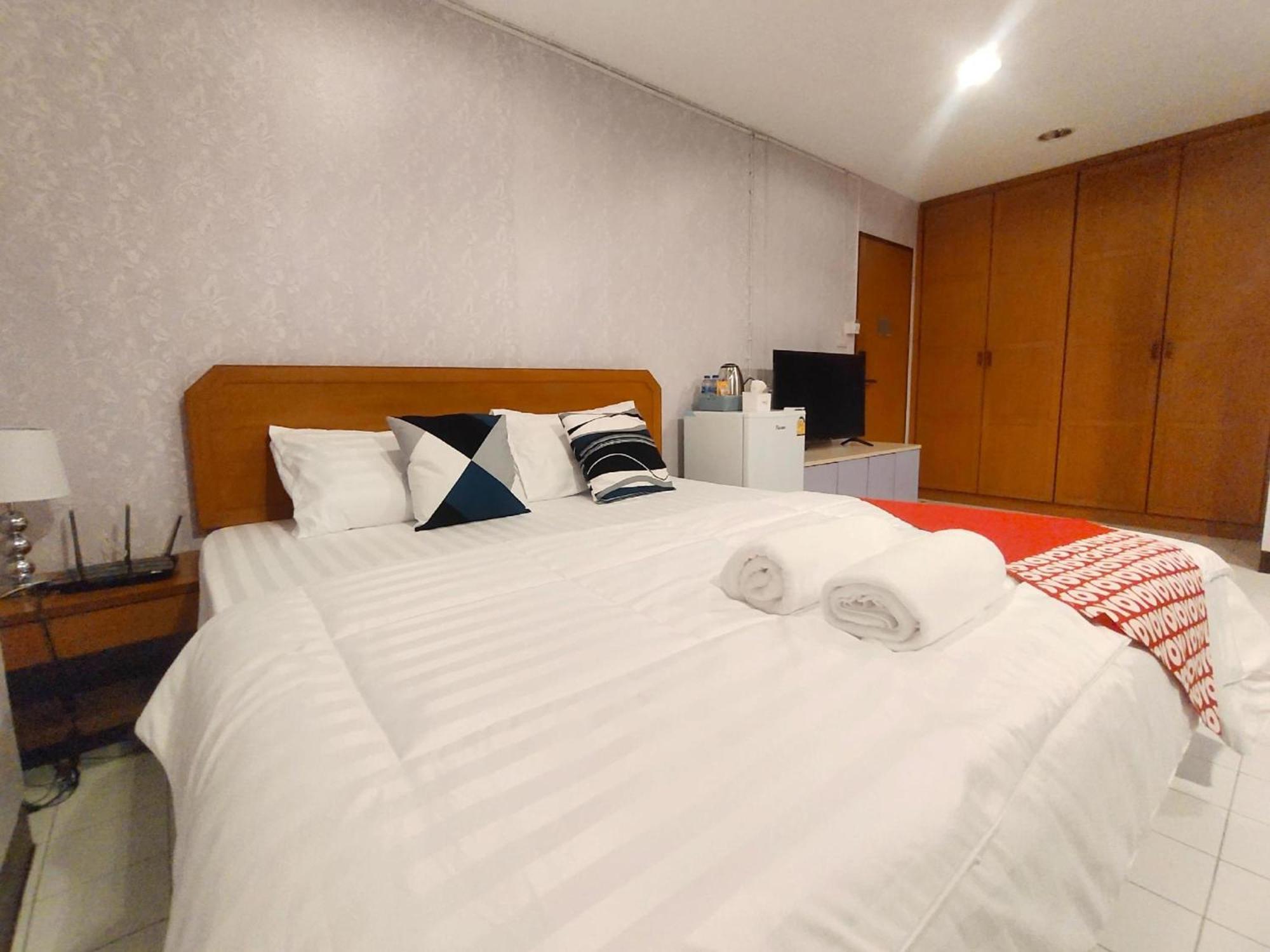 Oyo 75446 Travis Inthamara 49 Hotel Banguecoque
