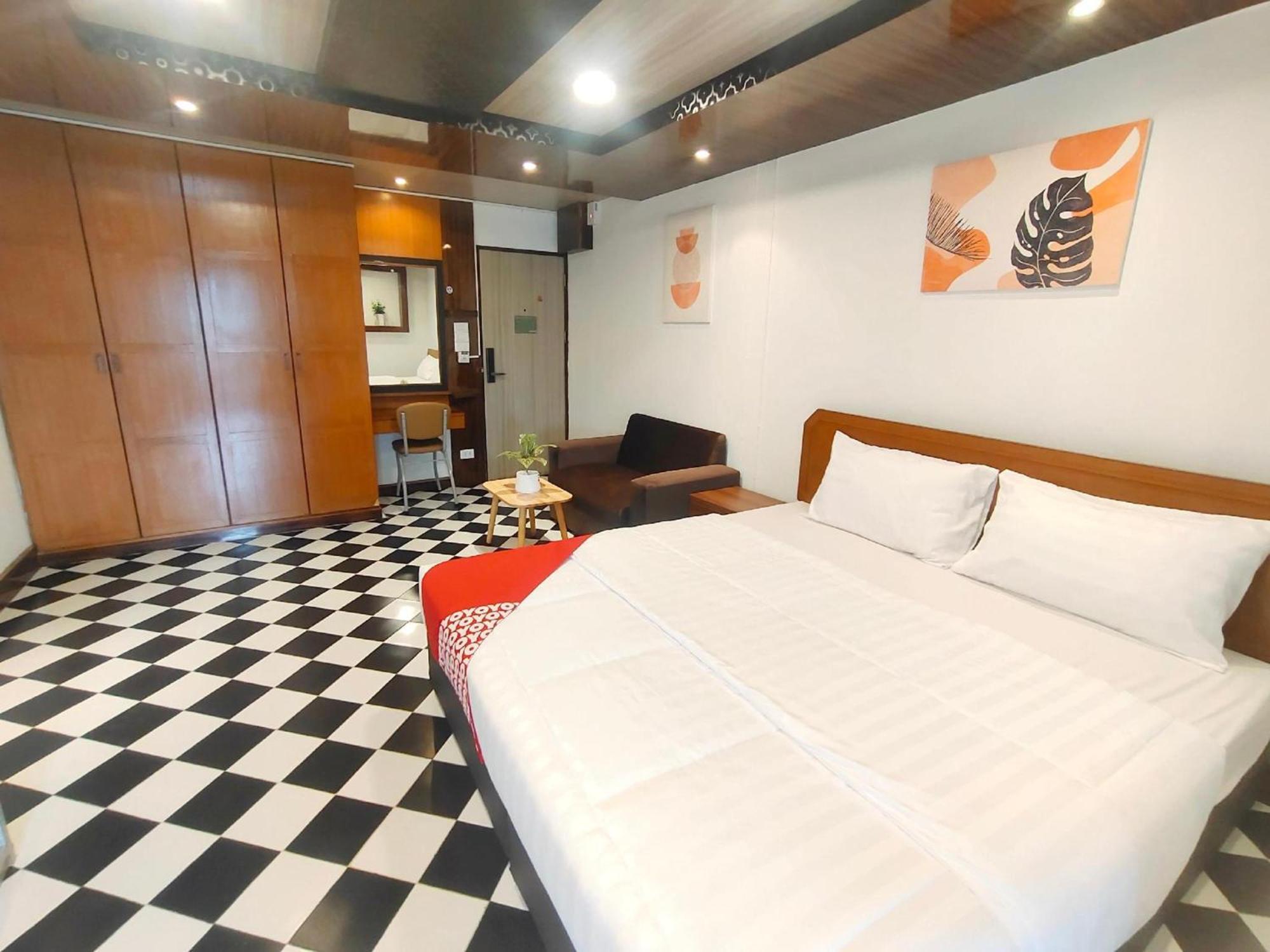 Oyo 75446 Travis Inthamara 49 Hotel Banguecoque