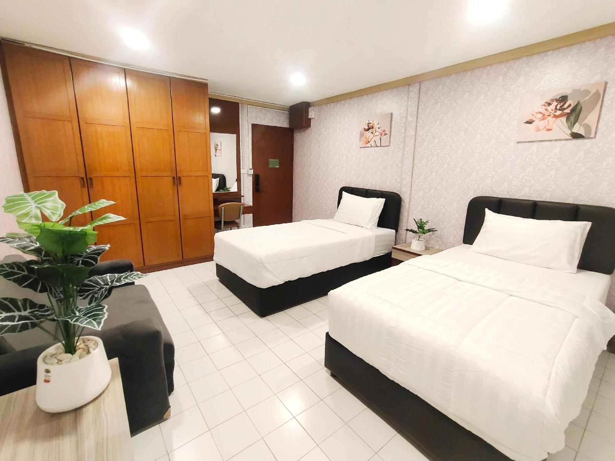 Oyo 75446 Travis Inthamara 49 Hotel 2*