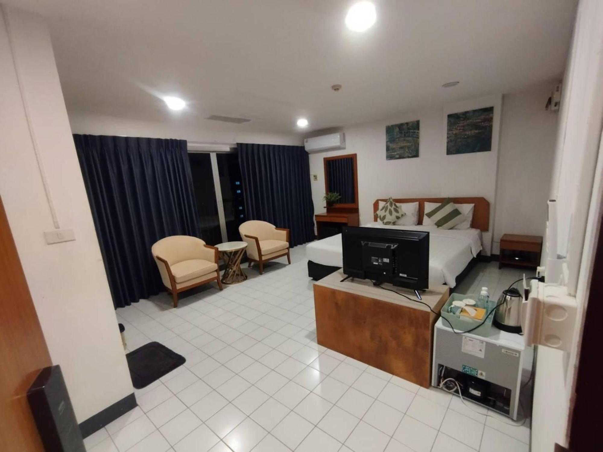 Oyo 75446 Travis Inthamara 49 Hotel Banguecoque