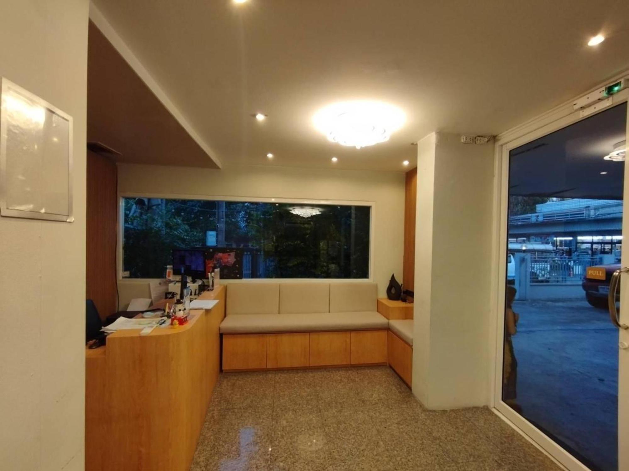 Oyo 75446 Travis Inthamara 49 Hotel 2*