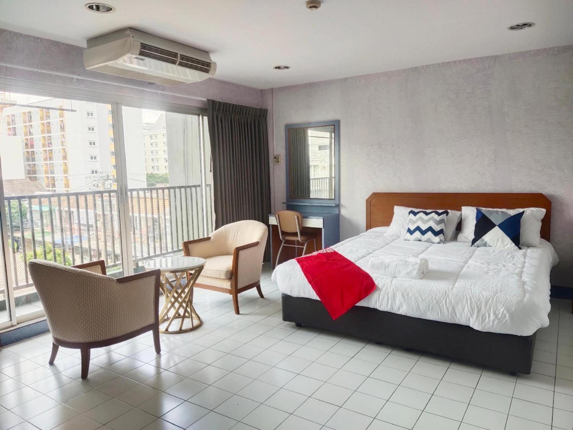 Oyo 75446 Travis Inthamara 49 Hotel Banguecoque