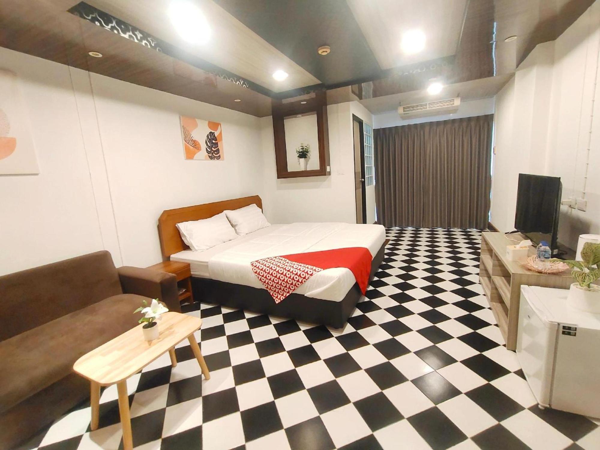 Oyo 75446 Travis Inthamara 49 Hotel Banguecoque