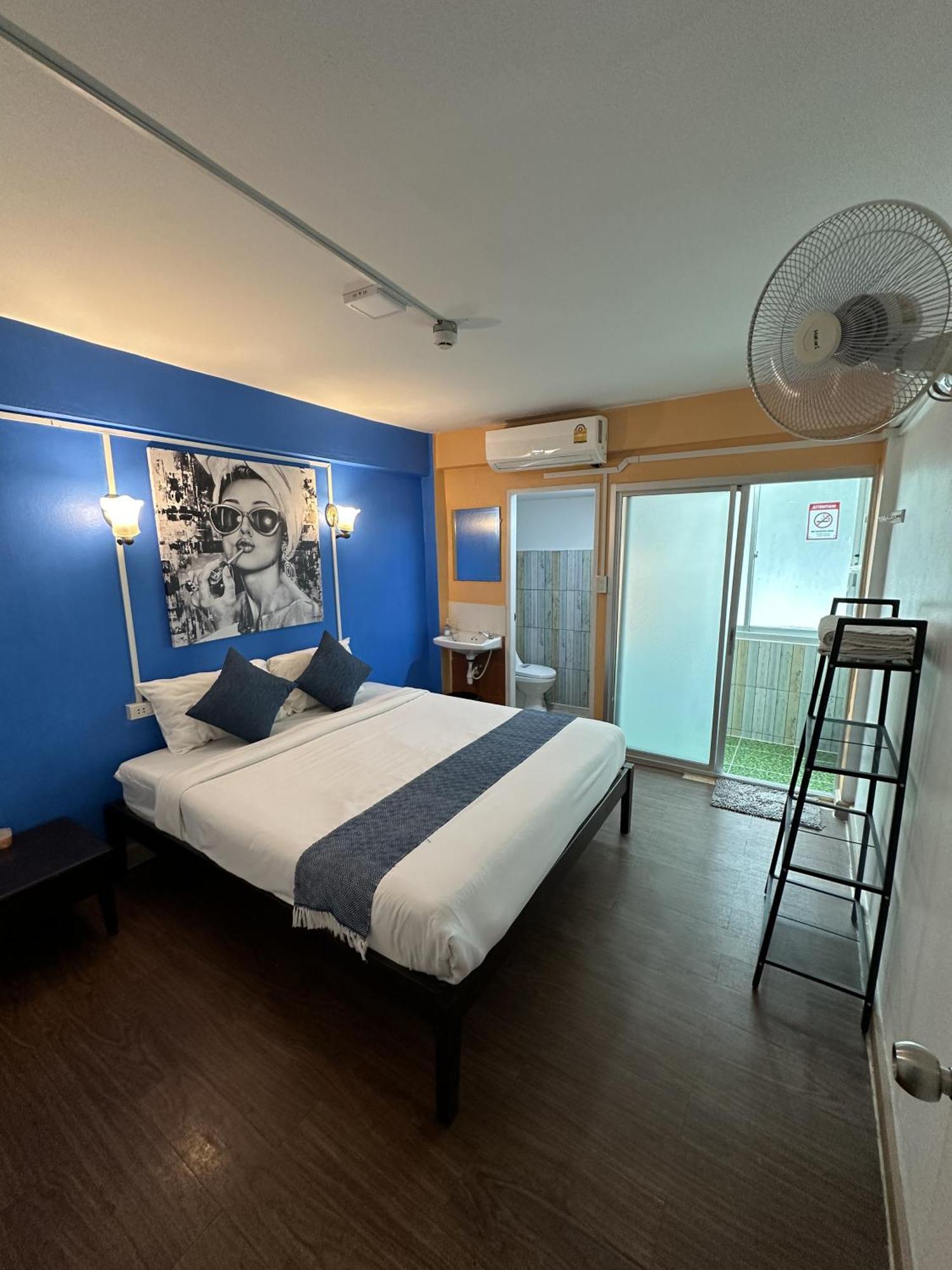 Revolution Khao San By The Bliss Albergue