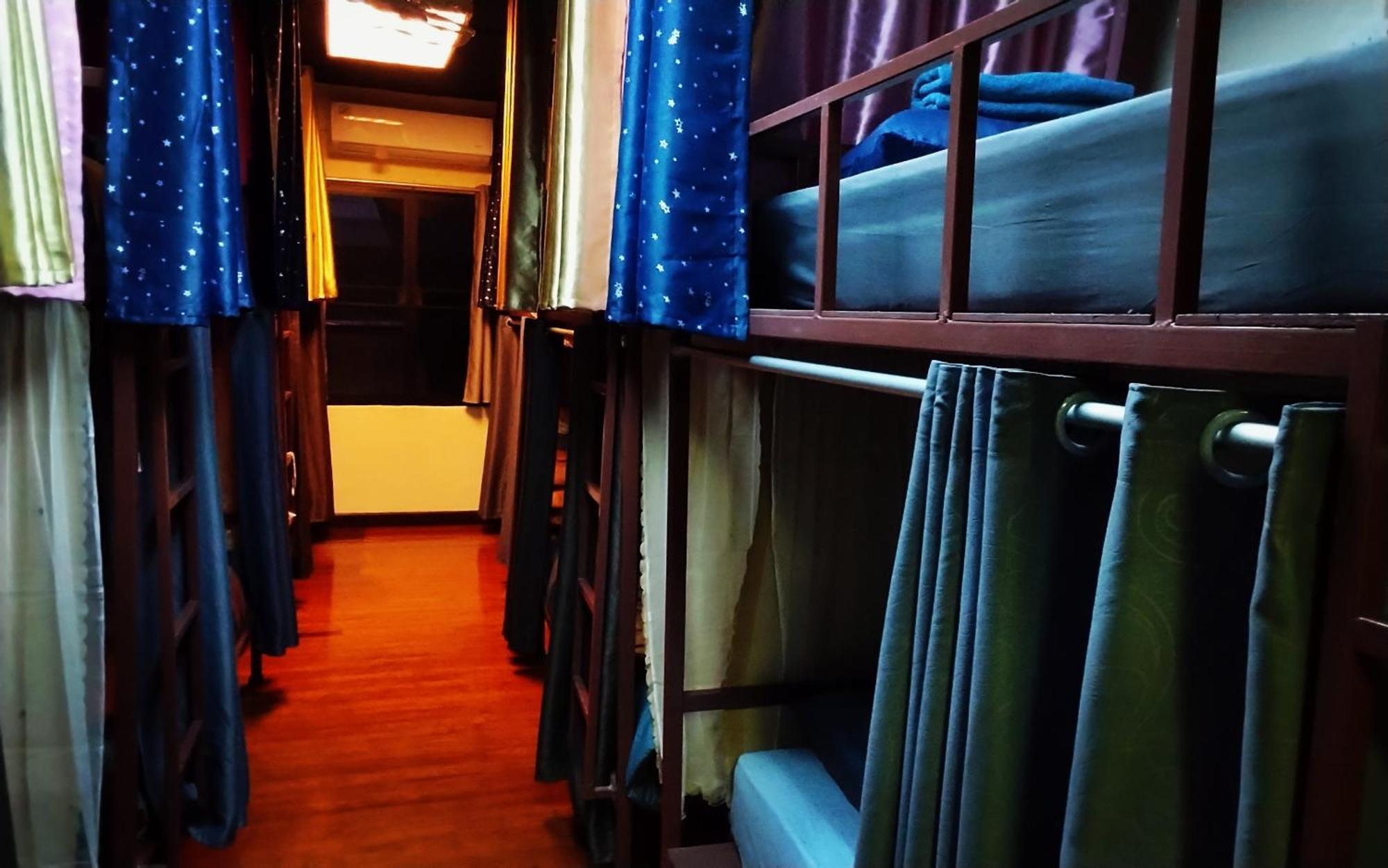 Hostel Roxx Social Hostel, Cafe & Bistro Bangkok