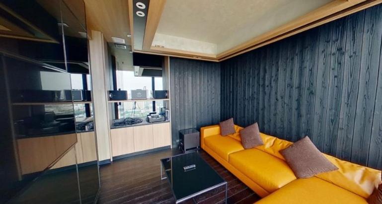 Infinity Pool And Sky View In Ekkamai Apartment Bangkok