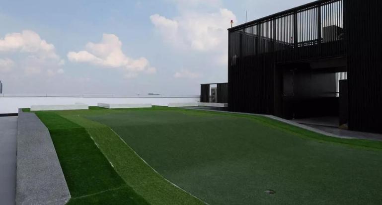 Infinity Pool And Sky View In Ekkamai Bangkok