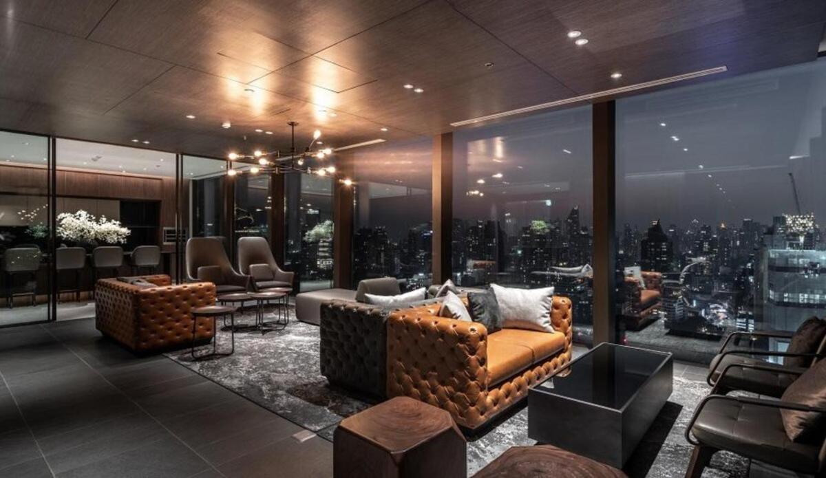 Infinity Pool And Sky View In Ekkamai Bangkok