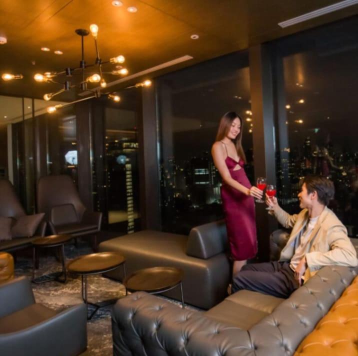Infinity Pool And Sky View In Ekkamai Apartment Bangkok