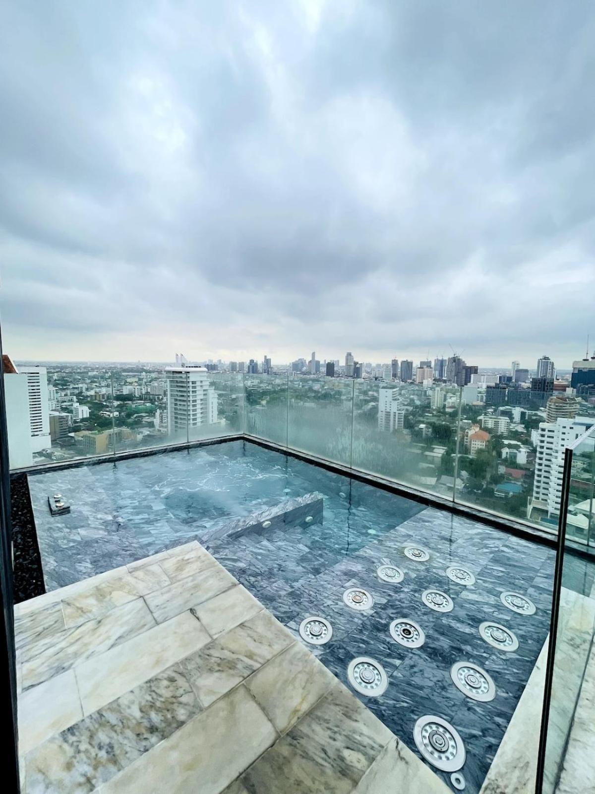 Infinity Pool And Sky View In Ekkamai * Bangkok