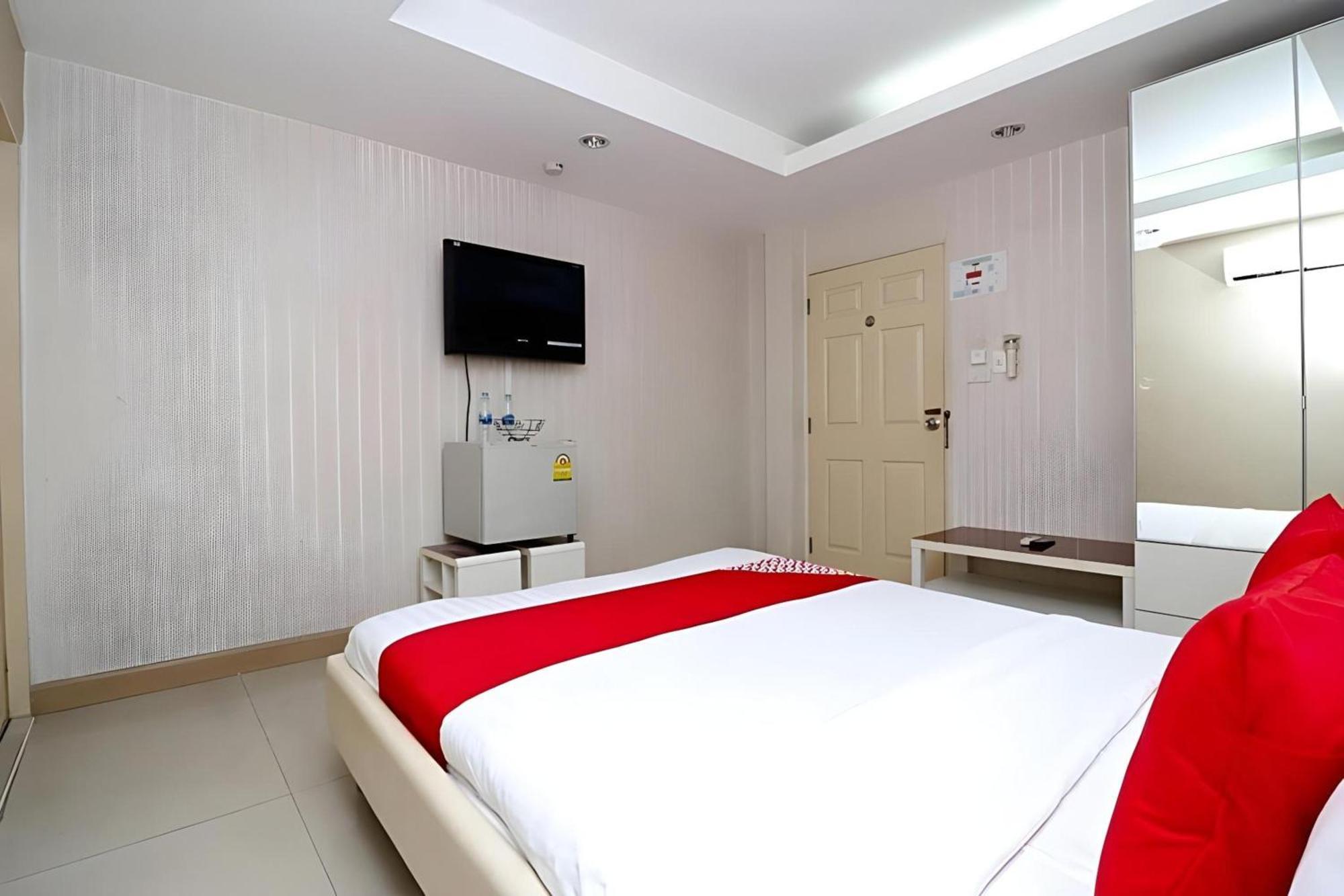 Diamond Silom Hotel 3*
