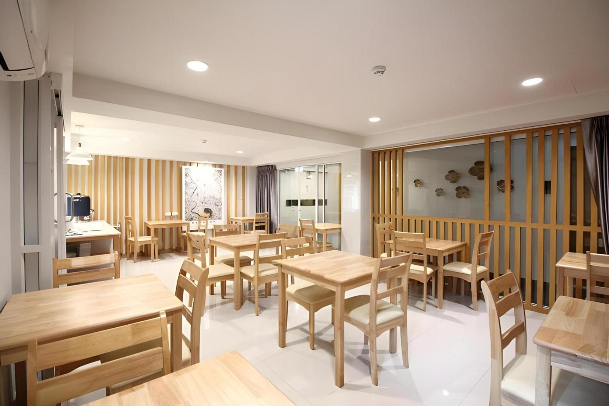 Super Oyo 483 Pannee Khaosan Hotel Bangkok
