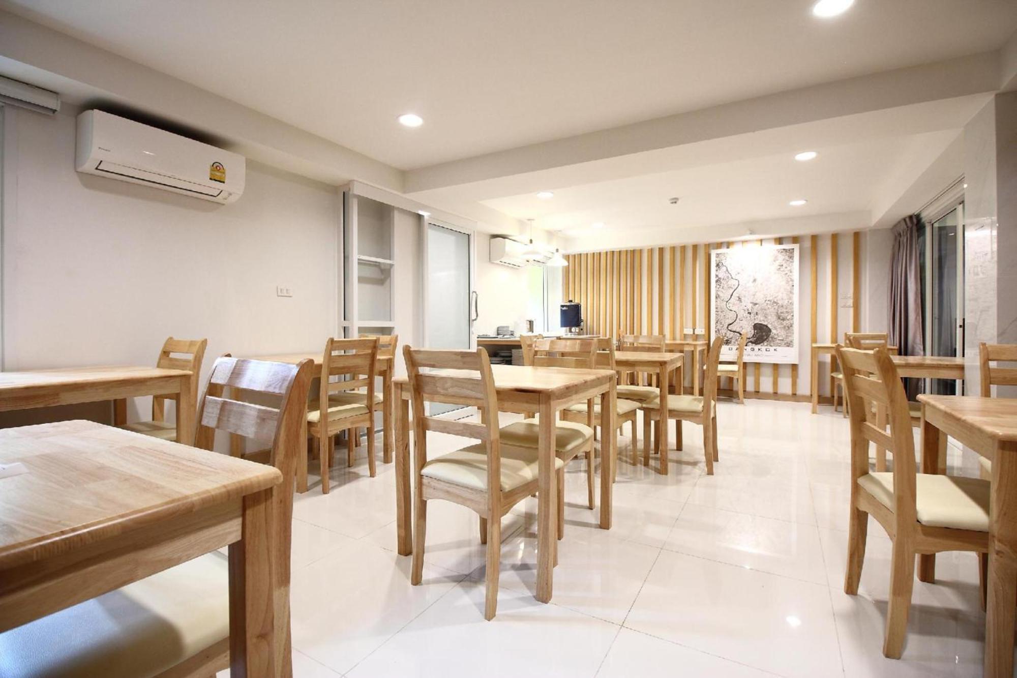 Super Oyo 483 Pannee Khaosan Hotel