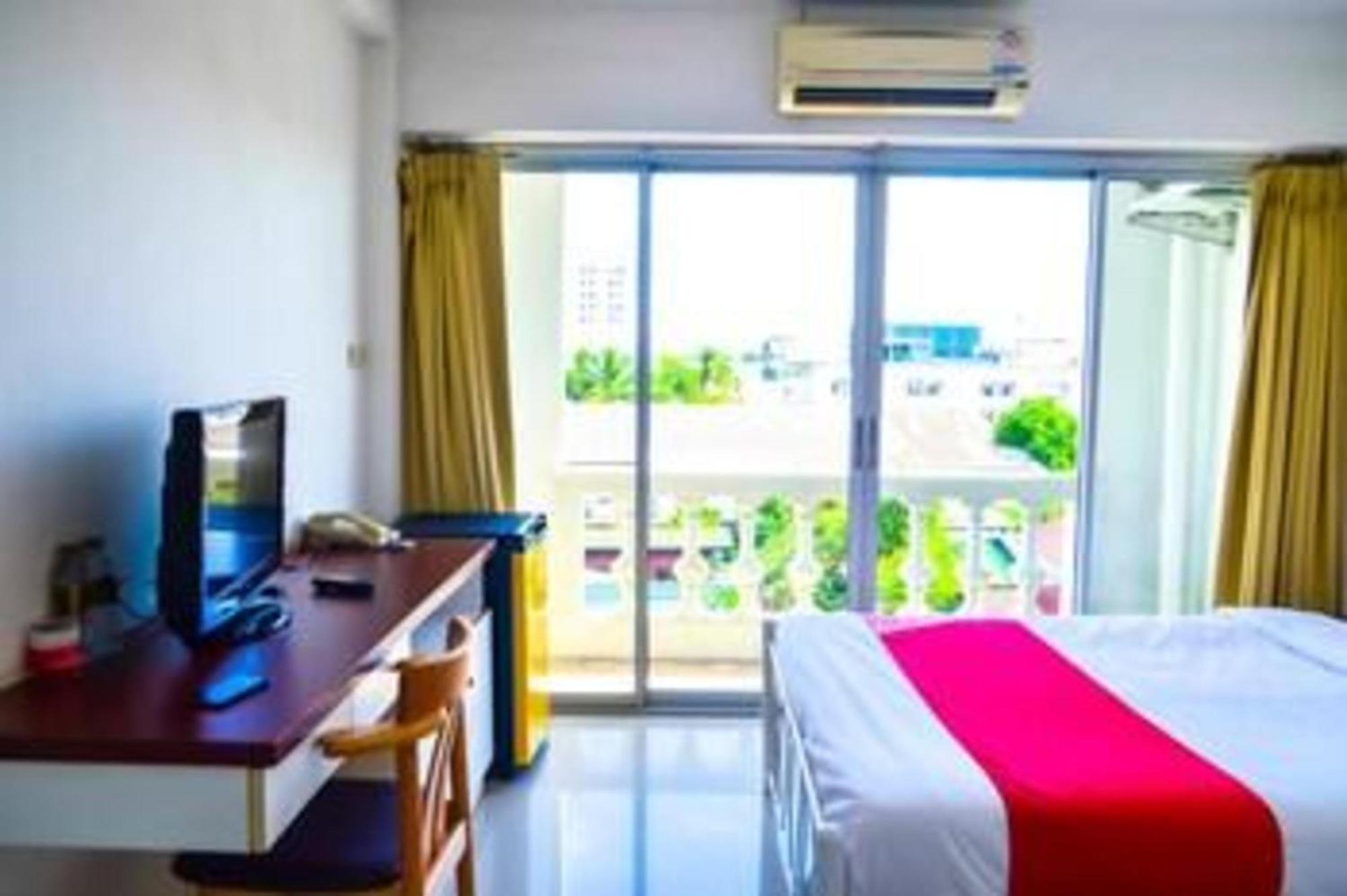 Super Oyo 498 Ladawan Hotel
