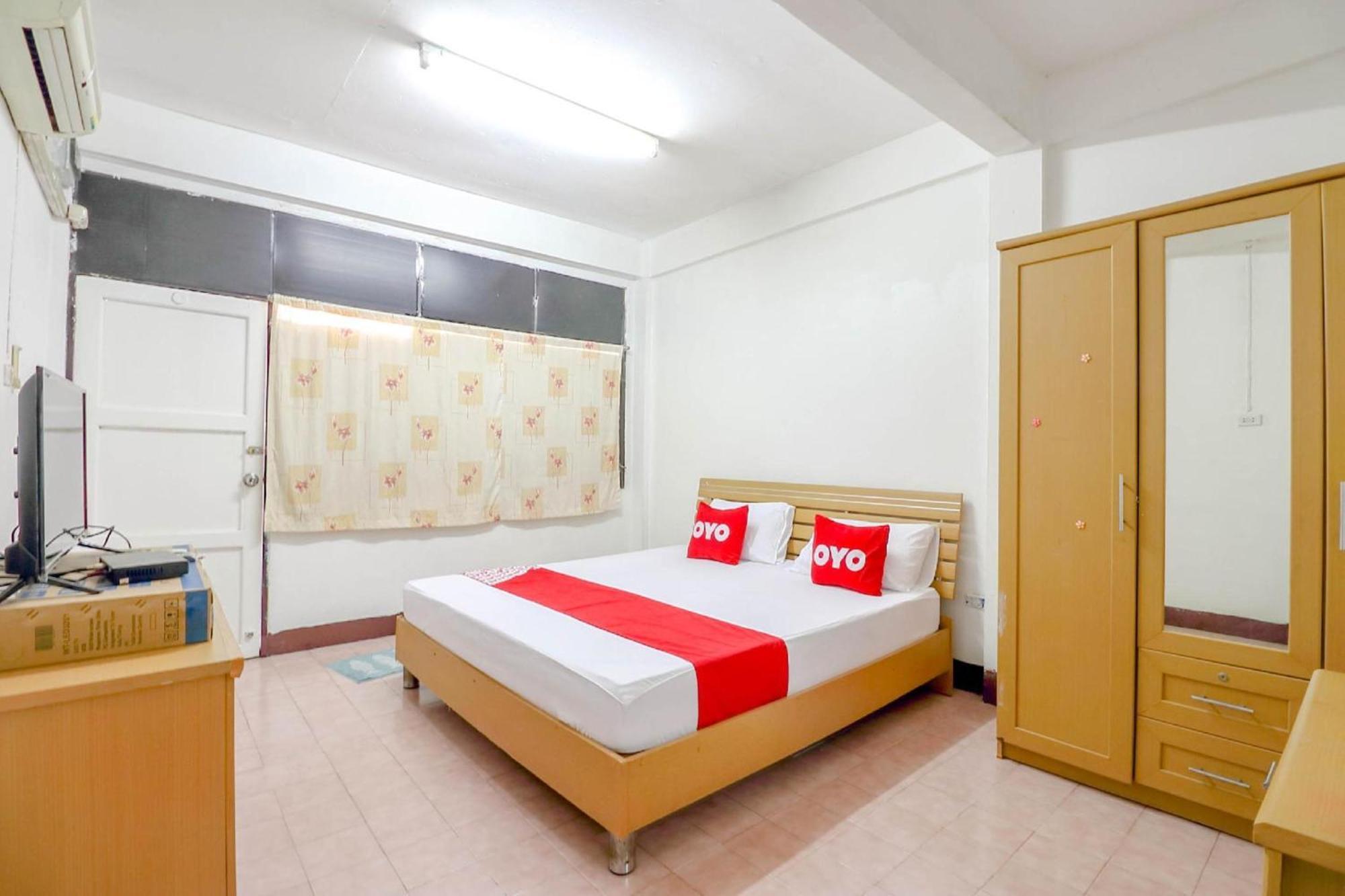 Oyo 525 Mrt Phetkasem 48-1 Place Hotel 2*