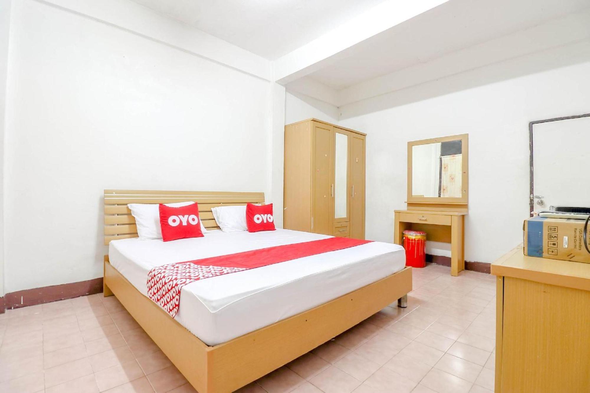 Hotel Oyo 525 Mrt Phetkasem 48-1 Place Bangkok