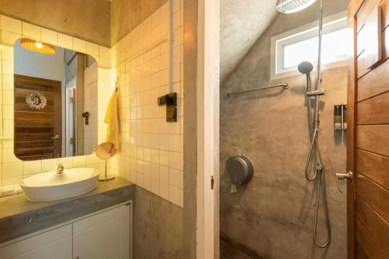 Cape Ratchada Hotel 2*
