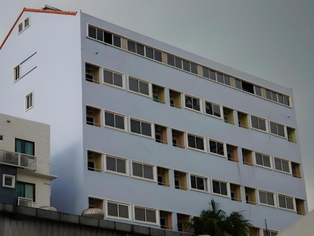 J Two S Pratunam Hotel