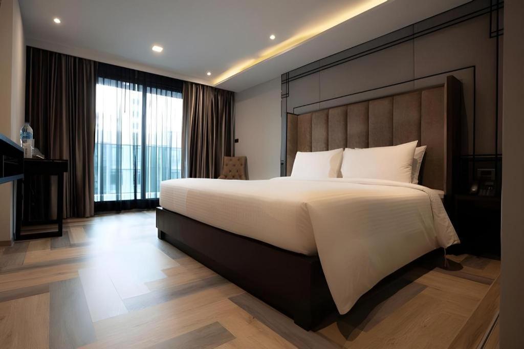 First Pride Hotel Bangkok